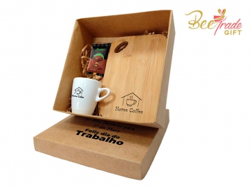 Kit Dia do Trabalhador - Xícara de Porcelana, Brownie e Tábua de Madeira